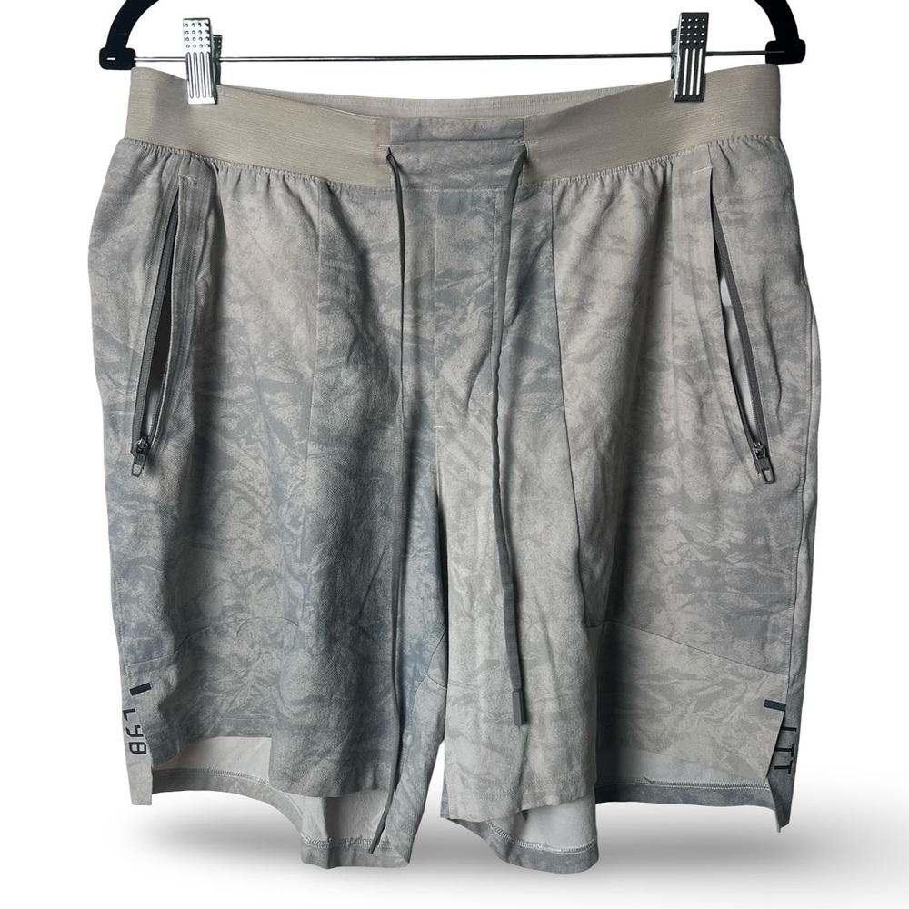 Lululemon Commission Classic Fit Short 7” Warpstreme Gray Print‎ Men’s Sz. L